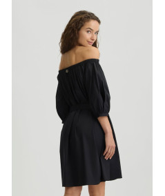 Vestito corto con spalle scoperte