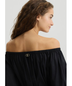Vestito corto con spalle scoperte
