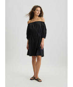 Vestito corto con spalle scoperte
